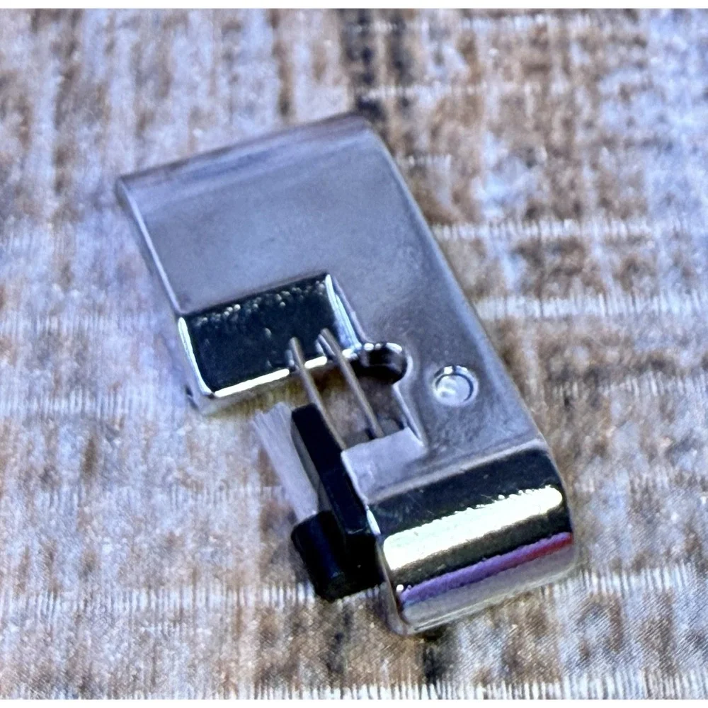 Kenmore 385.1960180 Overlock Snap on Presser Foot 